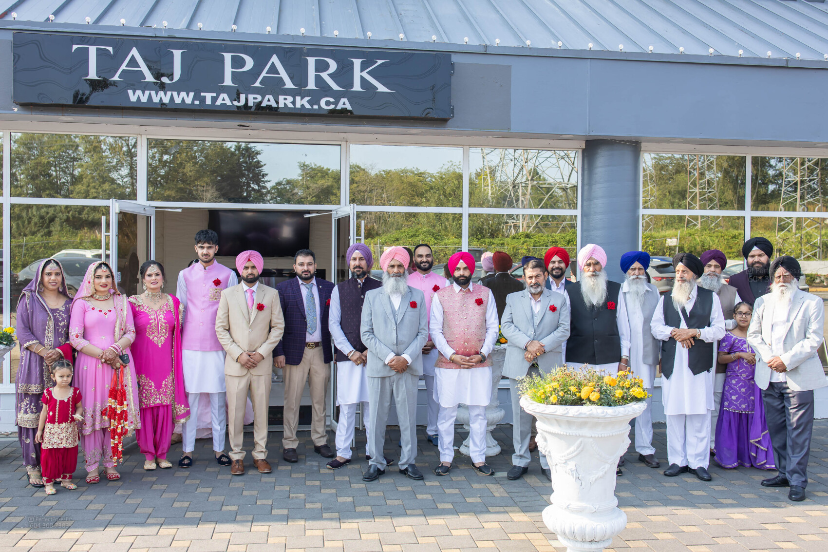 creative wedding photo ideas canada